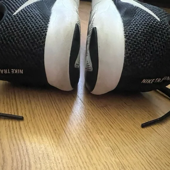 Nike Black Athletic Shoes with Breathable Mesh Design - Picture 7 of 9